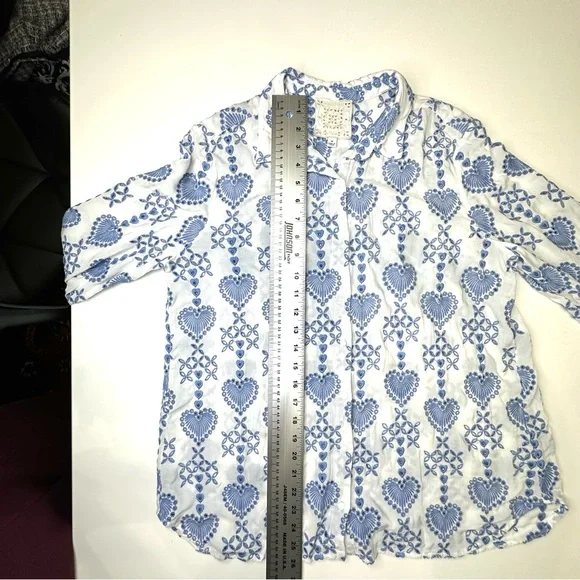 Johnny White Maeve 3/4 Sleeve Button Down w/blue heart embroidery. Size M. EUC! - Picture 10 of 10